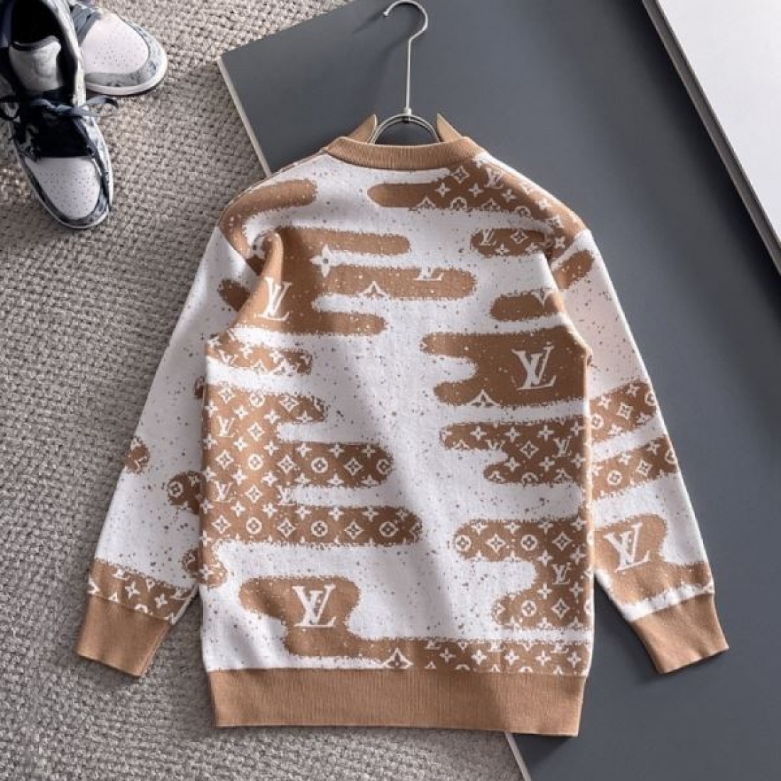 存在感 クラシック 格調 LOUIS VUITTON ルイヴィトン コピー セーター 高評価 上品