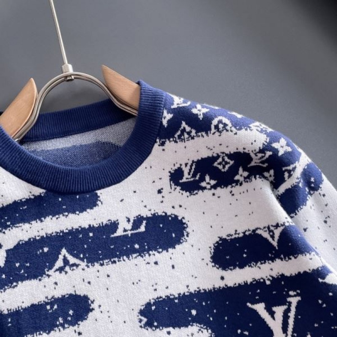 存在感 クラシック 格調 LOUIS VUITTON ルイヴィトン コピー セーター 高評価 上品