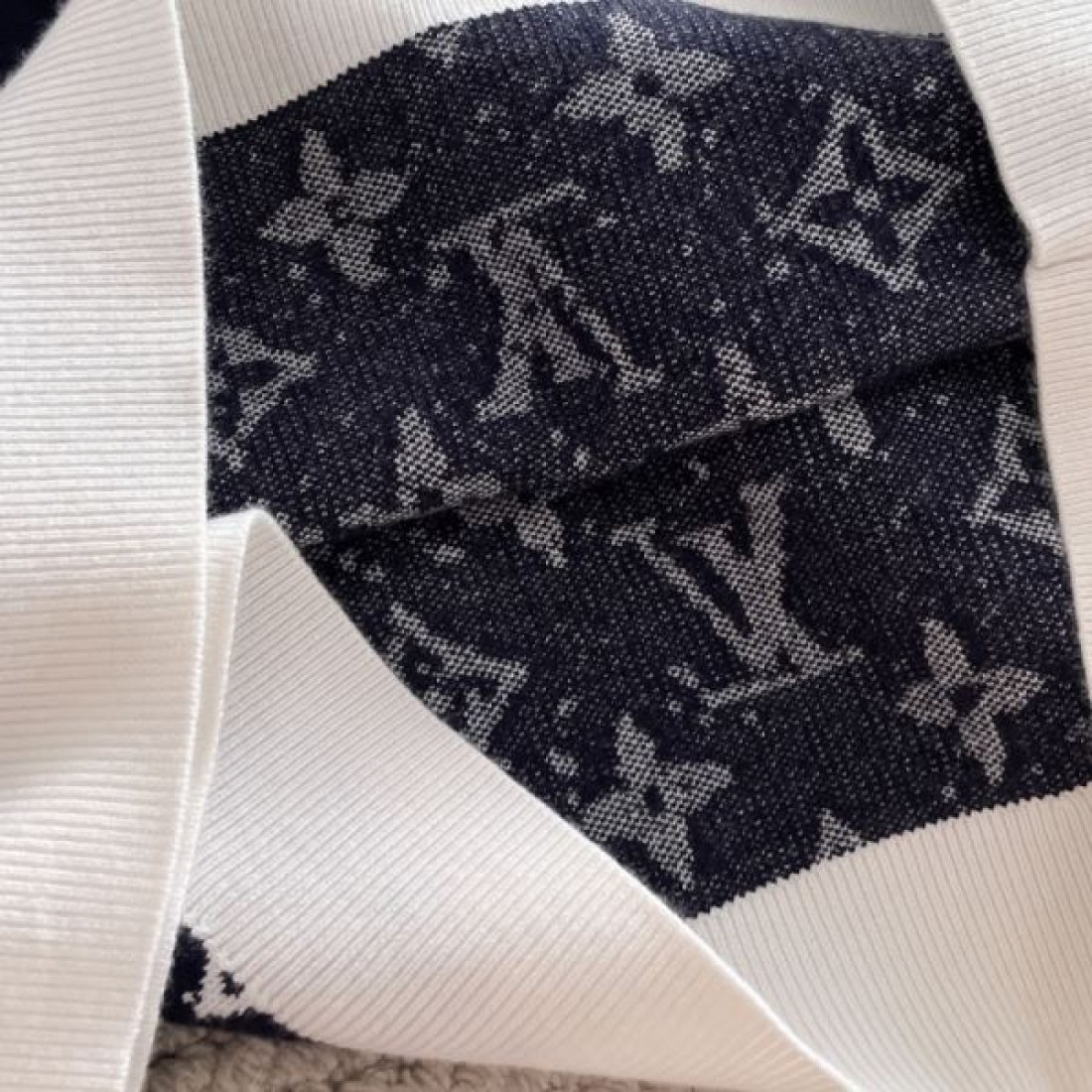  ラグジュアリー モダン 上質 LOUIS VUITTON ルイヴィトン コピー セーター 洗練 