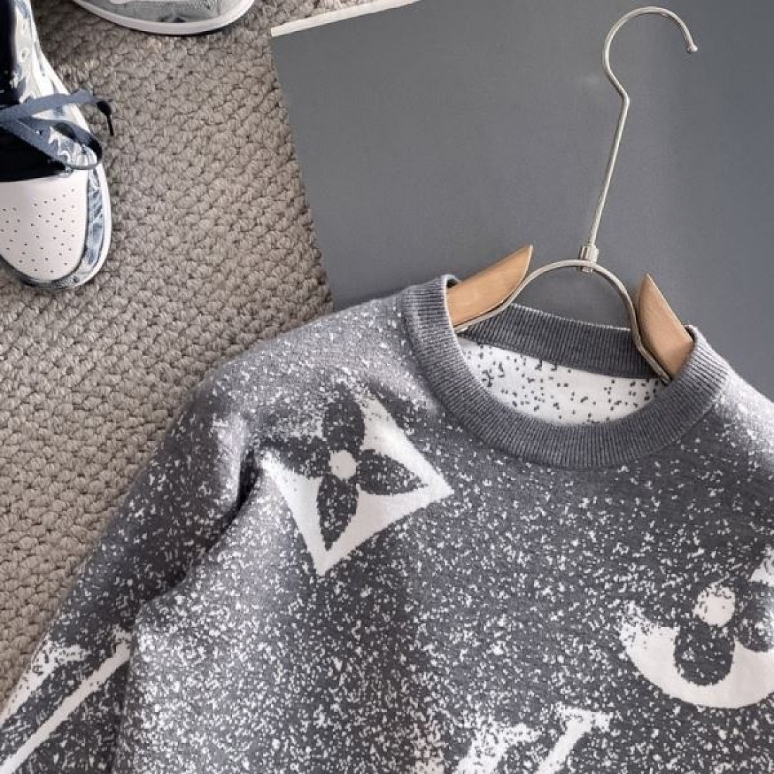 高級感 上品 洗練 LOUIS VUITTON ルイヴィトン コピー セーター 定番 おしゃれ