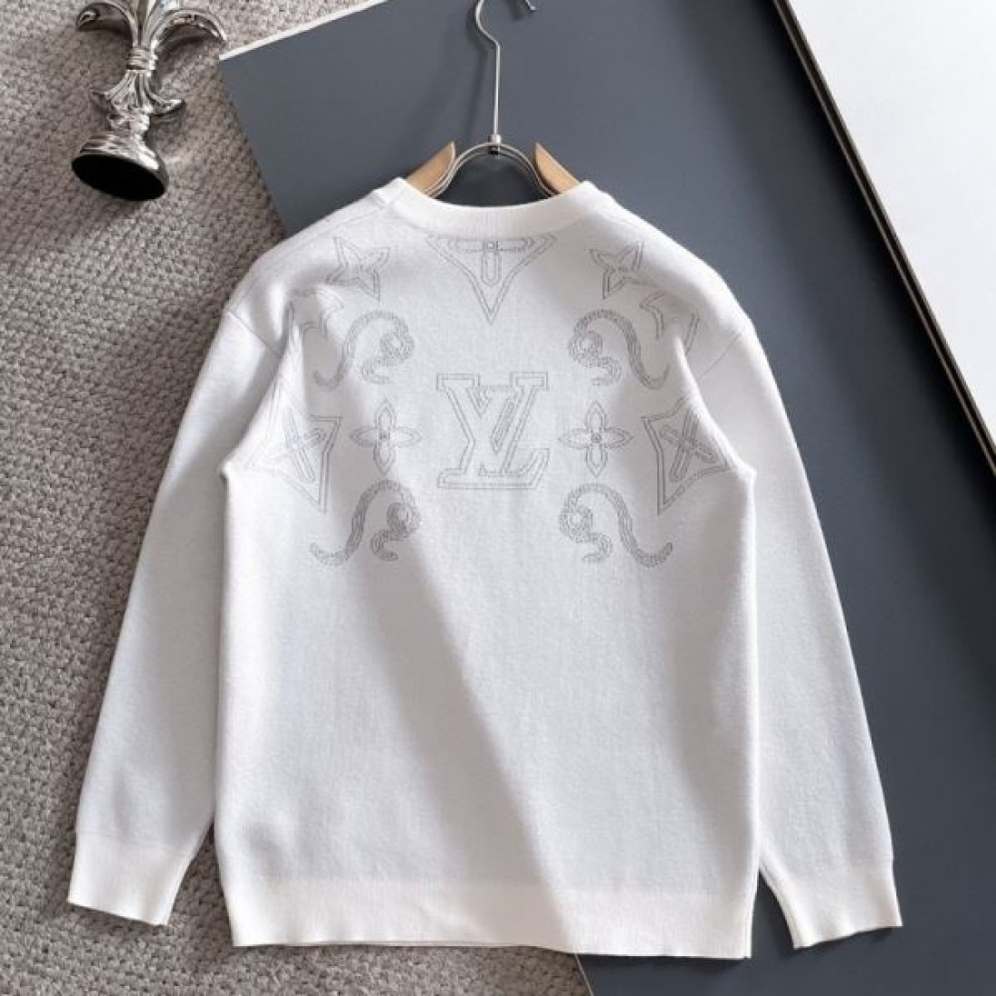 ラグジュアリー 上品 洗練 LOUIS VUITTON ルイヴィトン コピー セーター おしゃれ