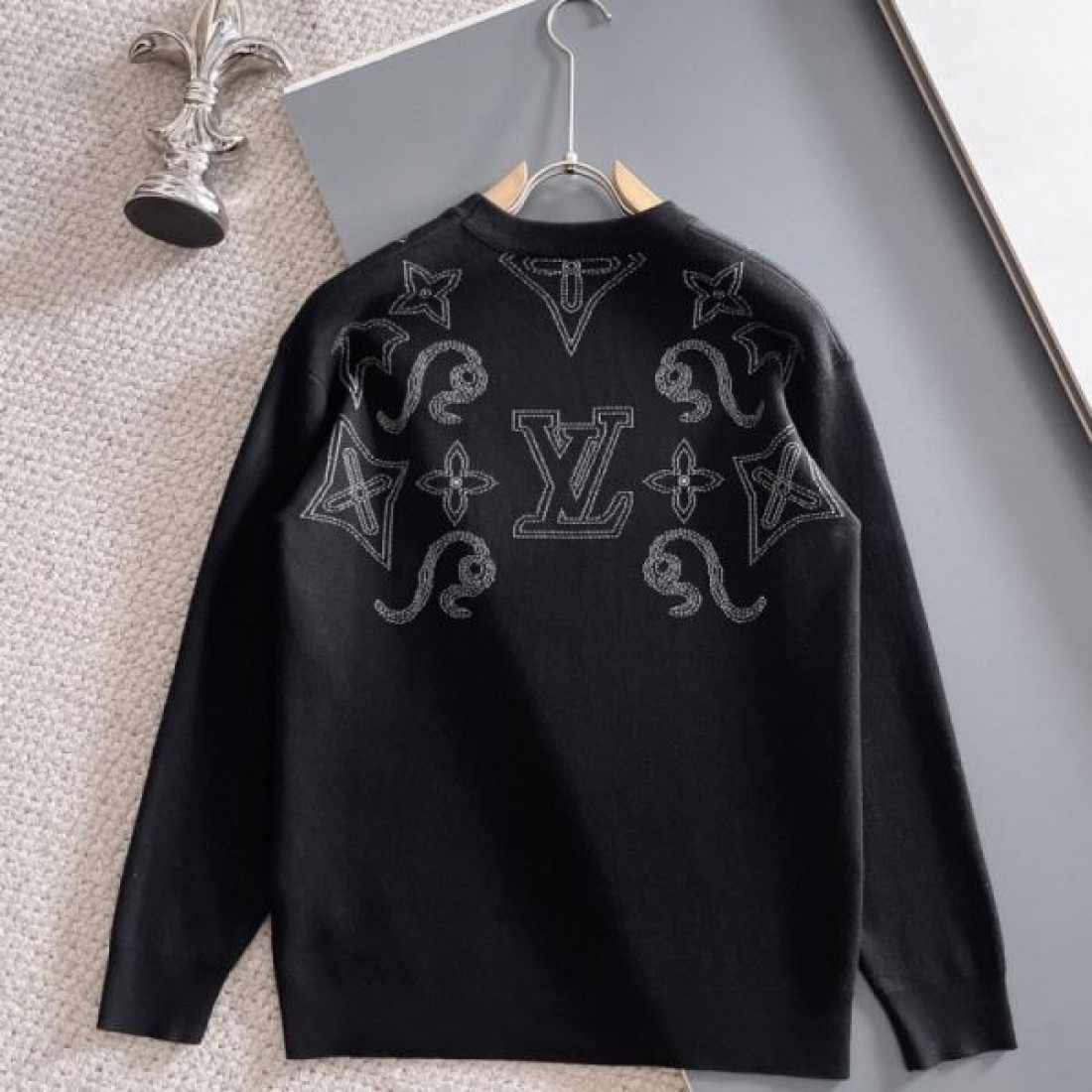 ラグジュアリー 上品 洗練 LOUIS VUITTON ルイヴィトン コピー セーター おしゃれ