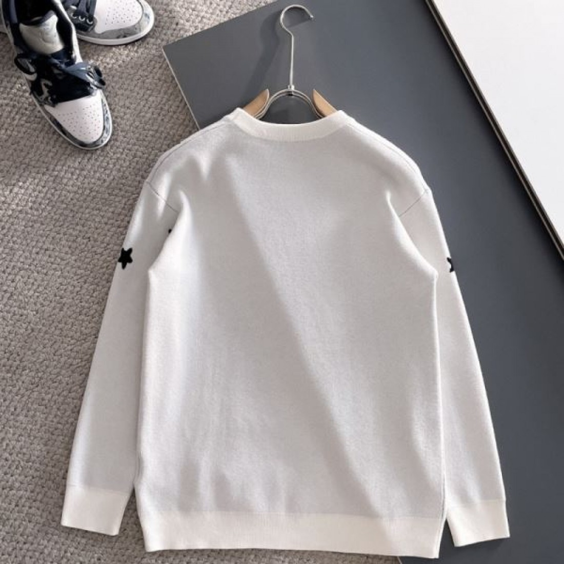 シンプル 都会的 上品 PRADA プラダ コピー セーター 大人っぽい ミニマル 人気