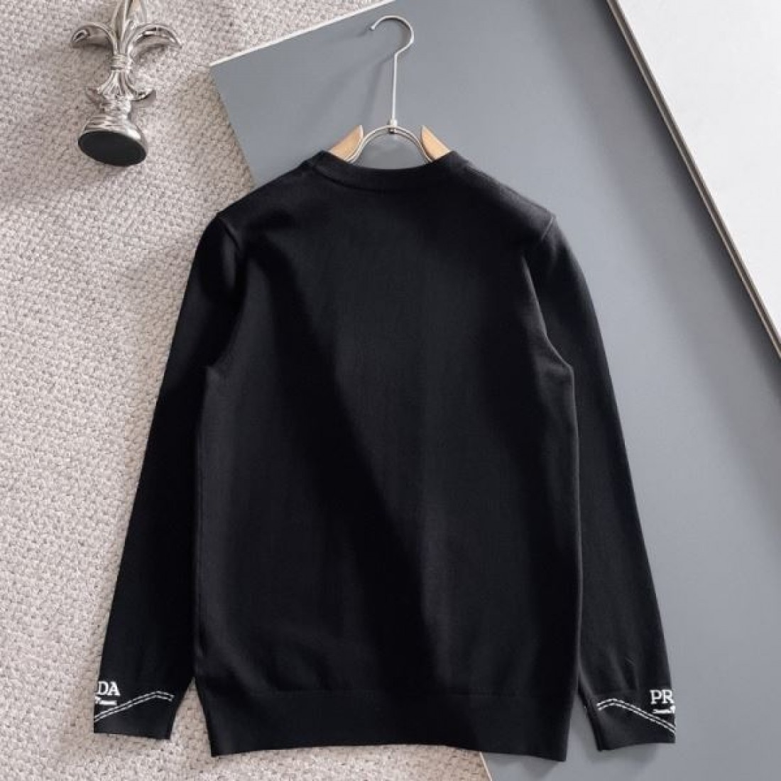  モダン 高級感 スタイリッシュ PRADA プラダ コピー セーター 洗練 シャープ 上質