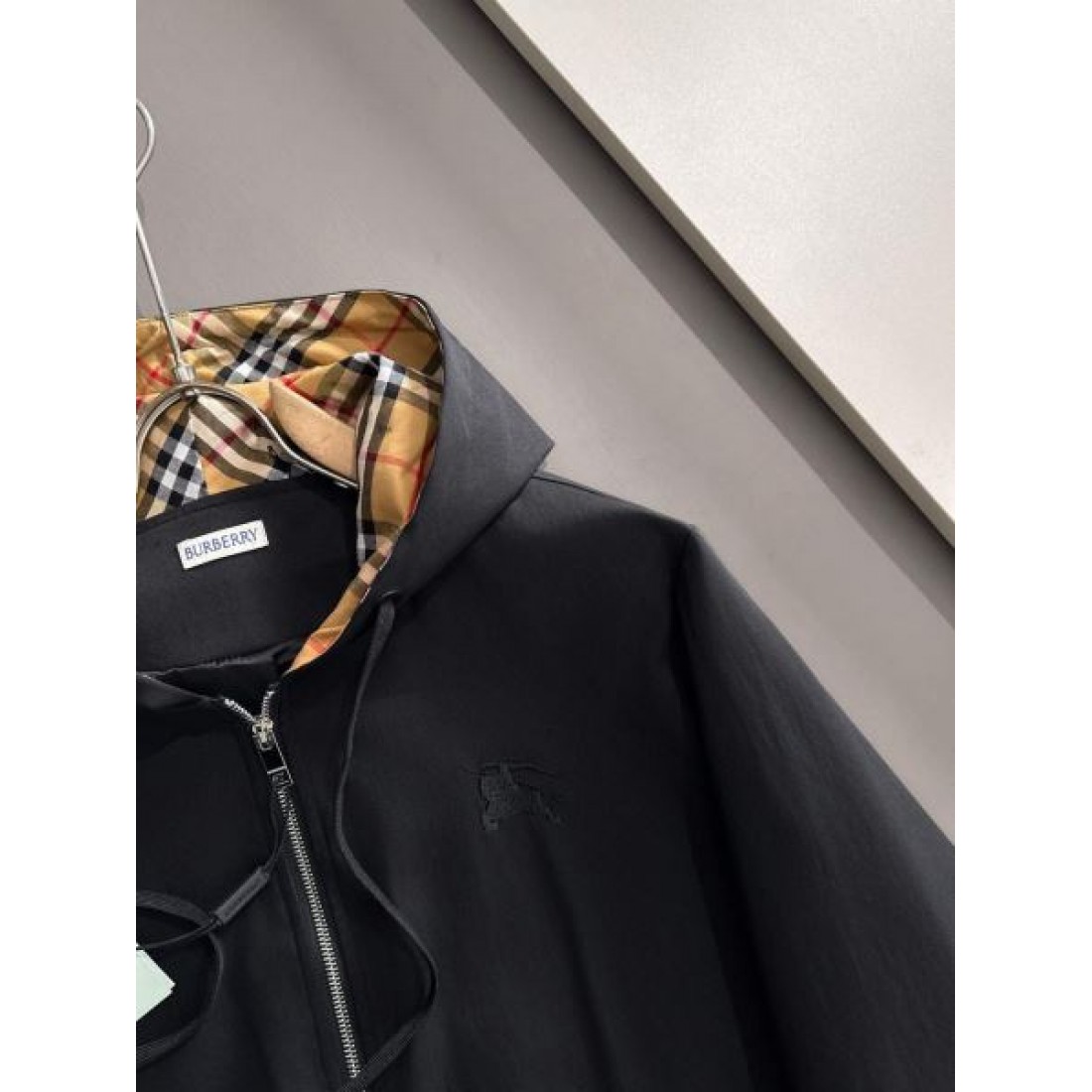 大人向け 正統派 BURBERRY バーバリー コピー 上下セット 落ち着き 