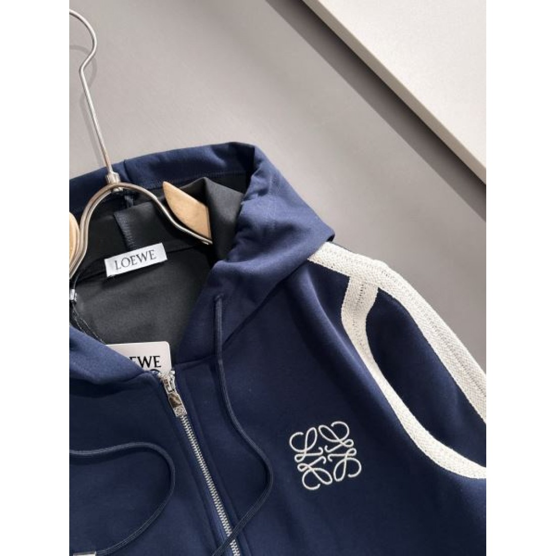 ミニマル 気品 ナチュラル LOEWE ロエベ コピー 上下セット 落ち着き 大人向け