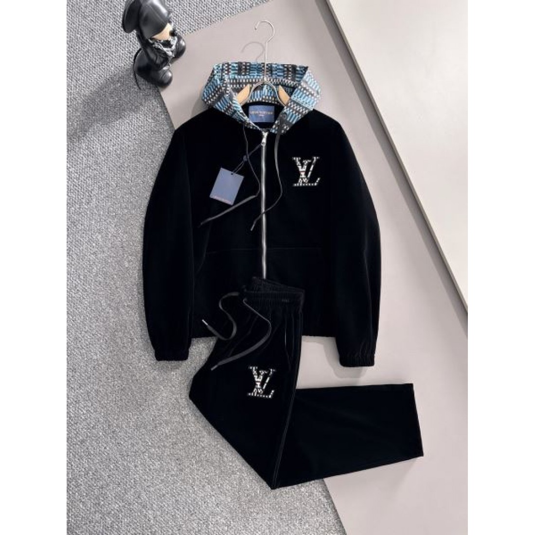 高級感 モダン 洗練 LOUIS VUITTON ルイヴィトン コピー 上下セット 定番