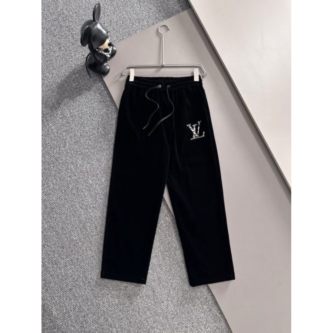 高級感 モダン 洗練 LOUIS VUITTON ルイヴィトン コピー 上下セット 定番 