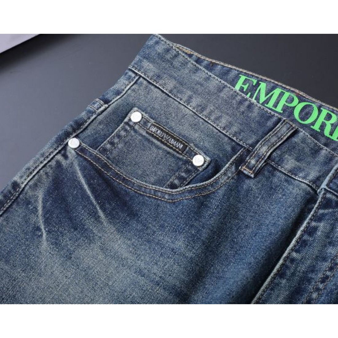 シンプル 高級感 ARMANI アルマーニ コピー ジーパン 洗練 定番
