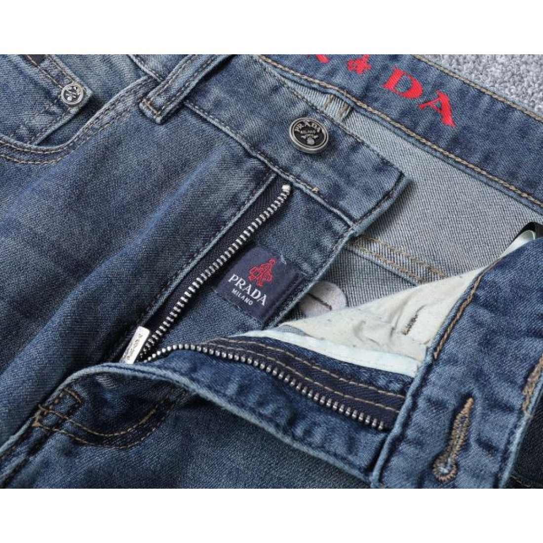 上品 高品質 PRADA プラダ スーパーコピー ジーパン 大人向け 安定感