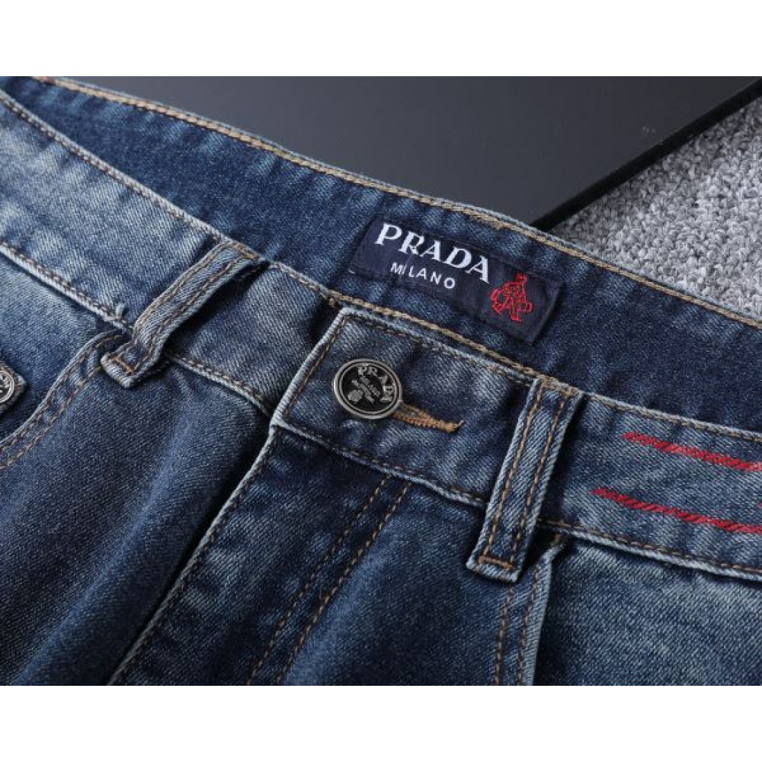 シンプル 上質 PRADA プラダ スーパーコピー ジーパン 洗練 定番