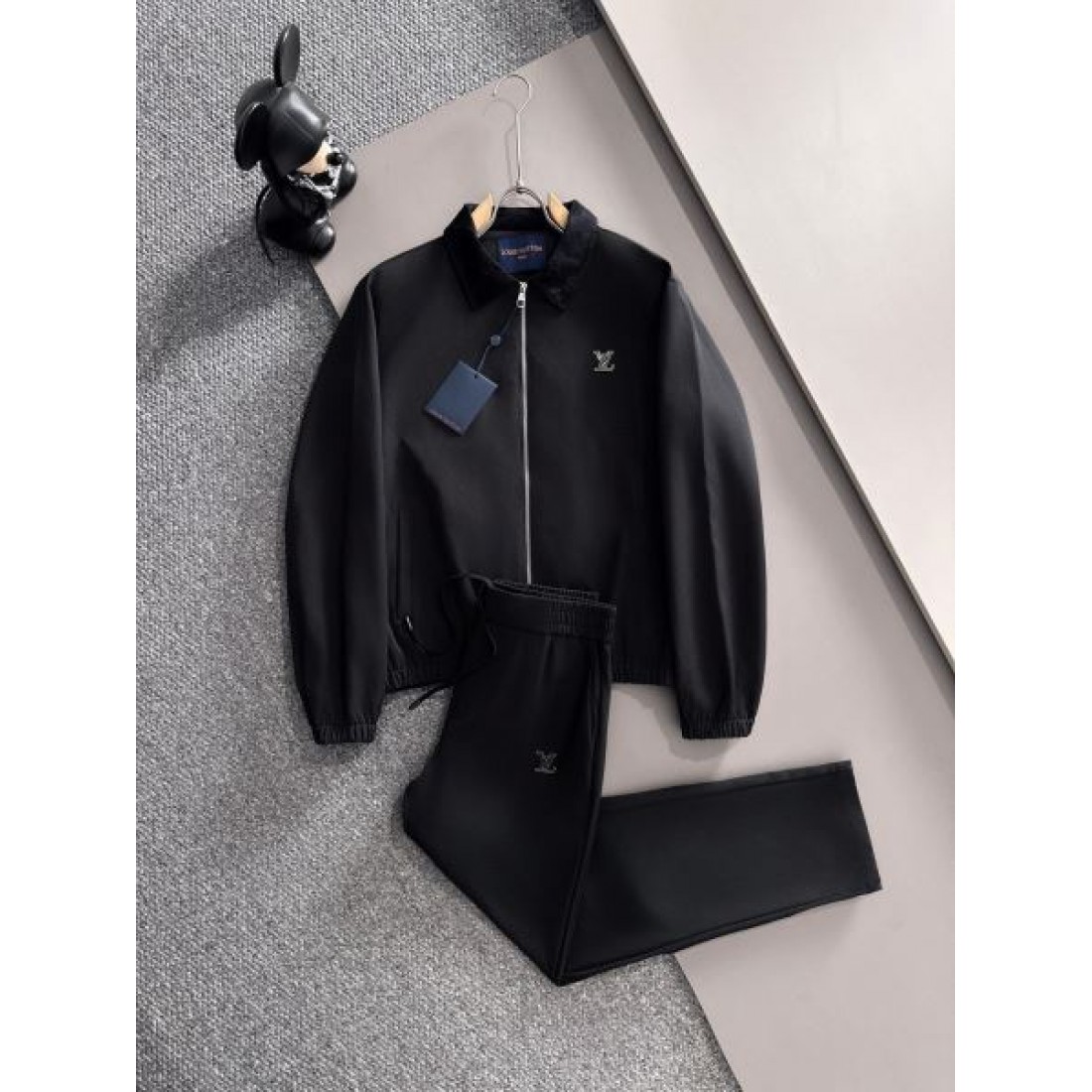 ラグジュアリー 定番 LOUIS VUITTON ルイヴィトン コピー 上下セット 上品 洗練