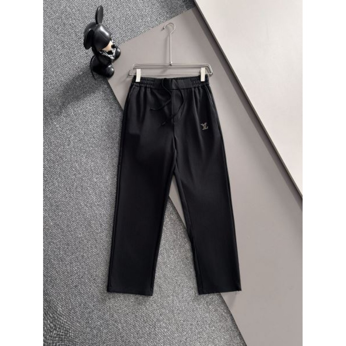 ラグジュアリー 定番 LOUIS VUITTON ルイヴィトン コピー 上下セット 上品 洗練