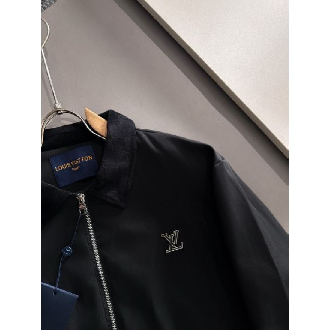 ラグジュアリー 定番 LOUIS VUITTON ルイヴィトン コピー 上下セット 上品 洗練