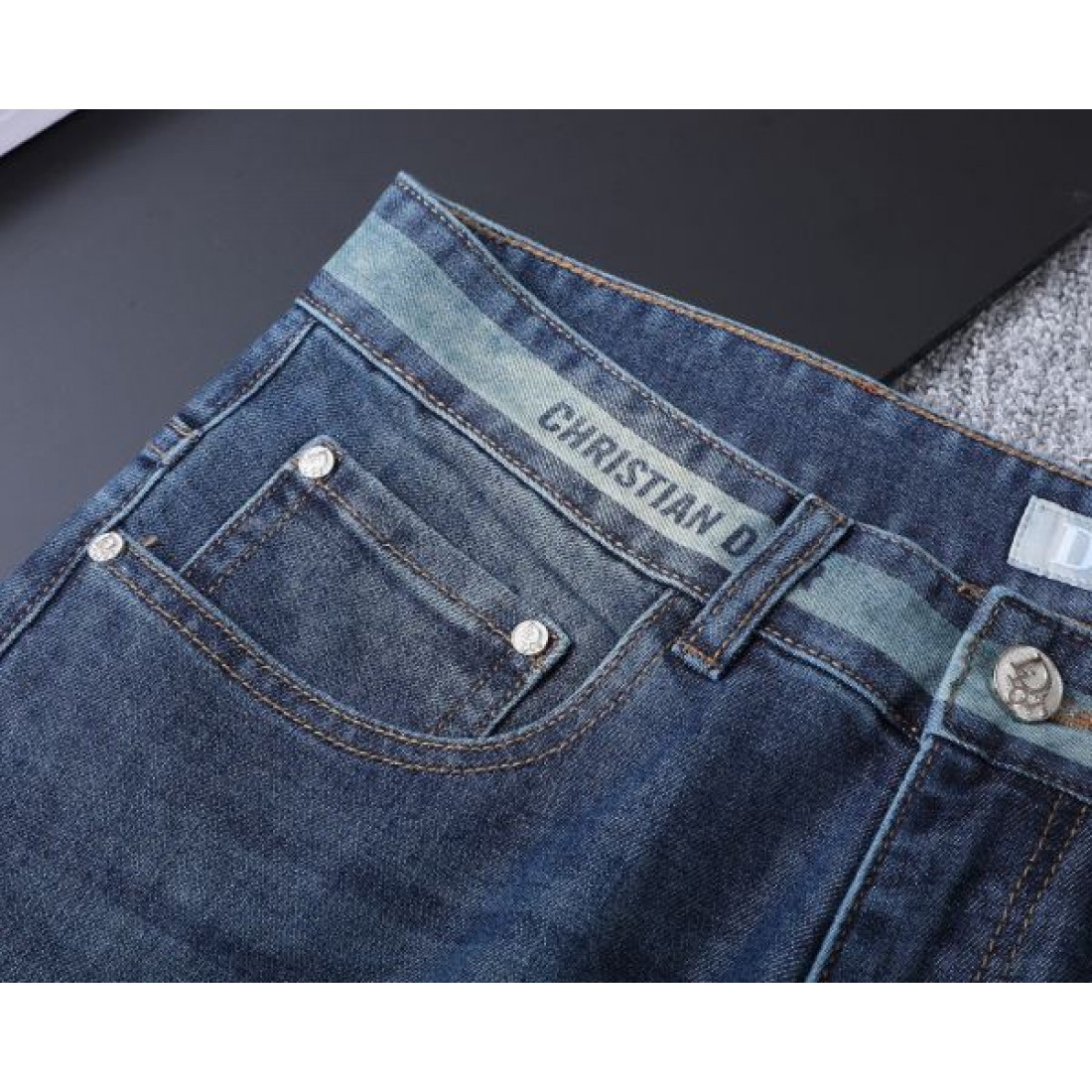  スタイリッシュ 上質 DIOR ディオール コピー ジーパン 洗練 大人向け