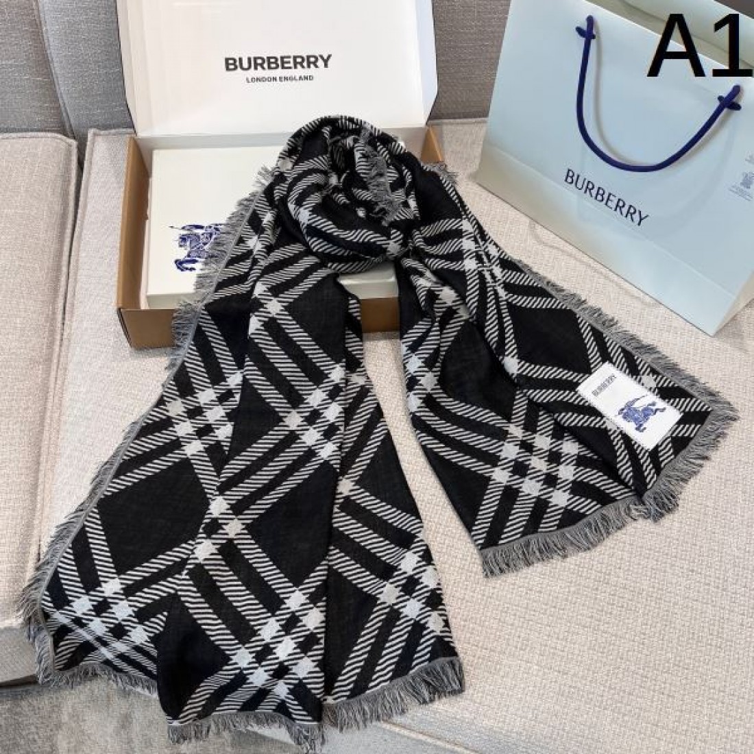 チェック柄 フリンジ付き 大判ストール 肩掛け 防寒アイテム Burberry バーバリー コピー マフラー レディース 2026新作風