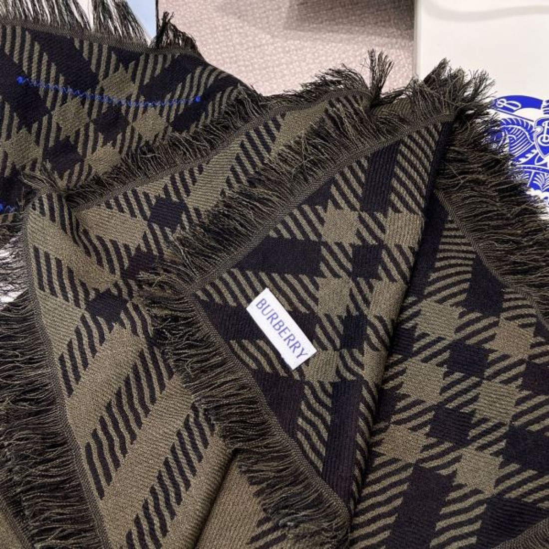 チェック柄 フリンジ付き 大判ストール 肩掛け 防寒アイテム Burberry バーバリー コピー マフラー レディース 2026新作風