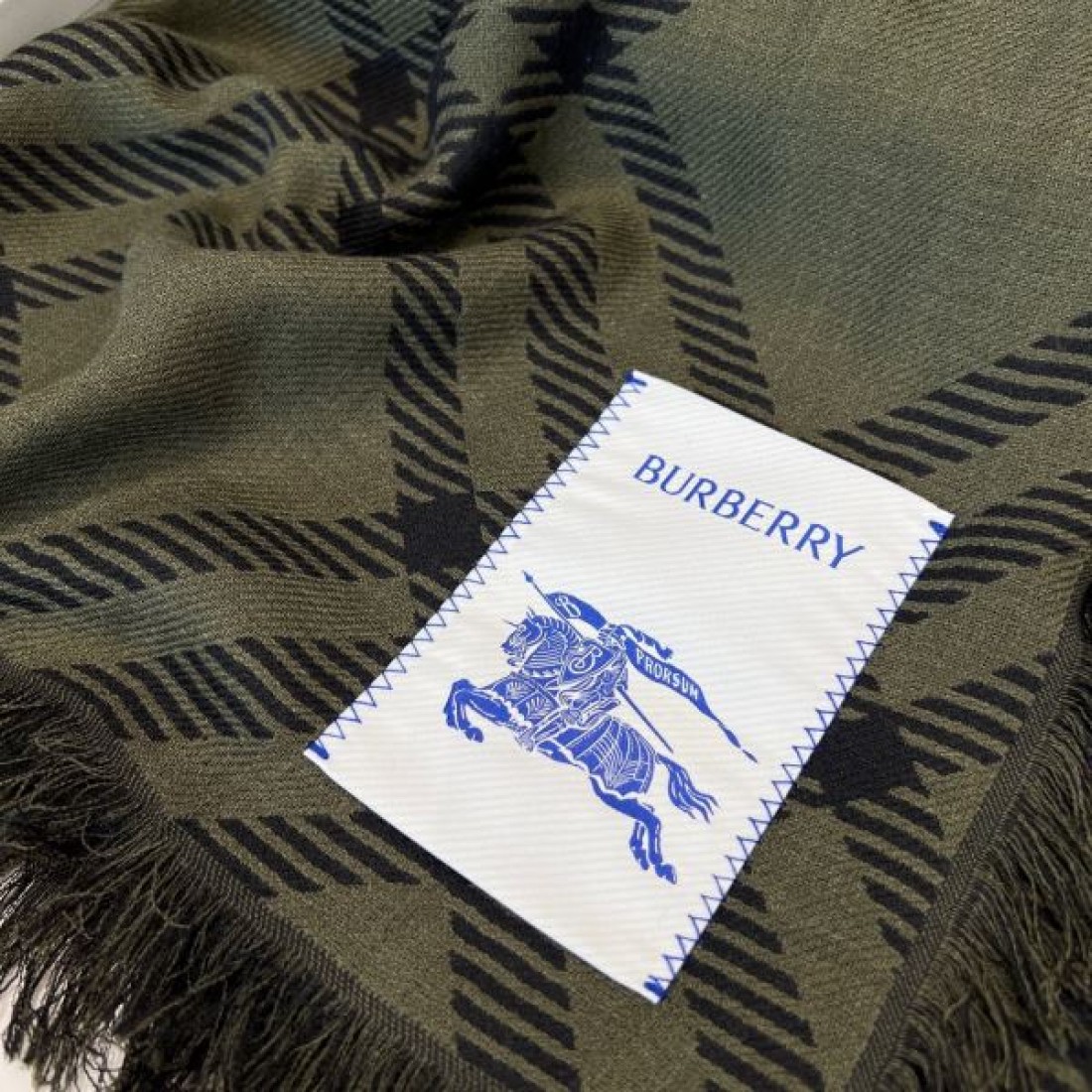 チェック柄 フリンジ付き 大判ストール 肩掛け 防寒アイテム Burberry バーバリー コピー マフラー レディース 2026新作風