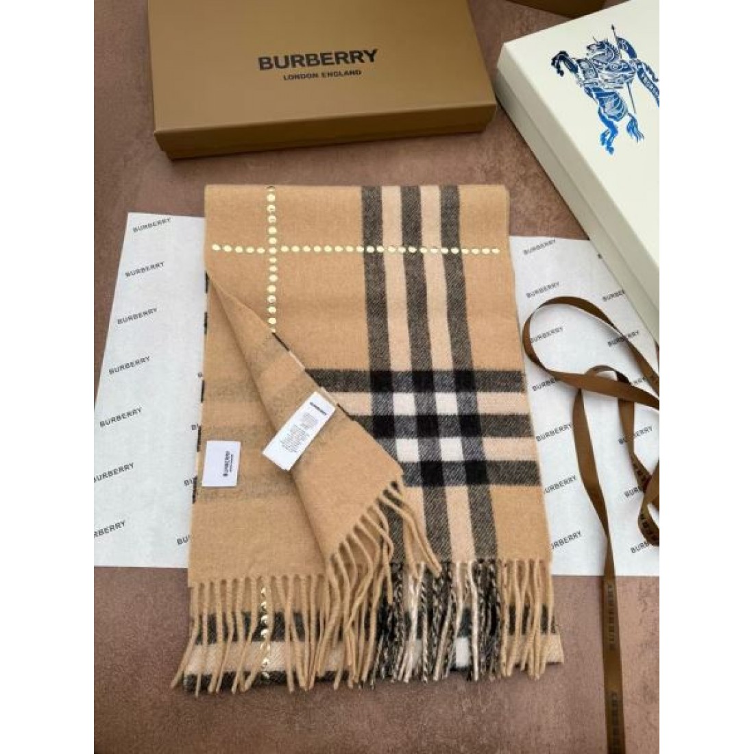 カジュアル 洗練 BURBERRY バーバリー コピー マフラー ライトキャメル×ブラックチェック フリンジディテール ロゴタグ付き 軽やか暖か デイリー使い