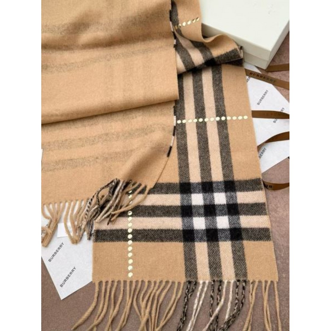 カジュアル 洗練 BURBERRY バーバリー コピー マフラー ライトキャメル×ブラックチェック フリンジディテール ロゴタグ付き 軽やか暖か デイリー使い