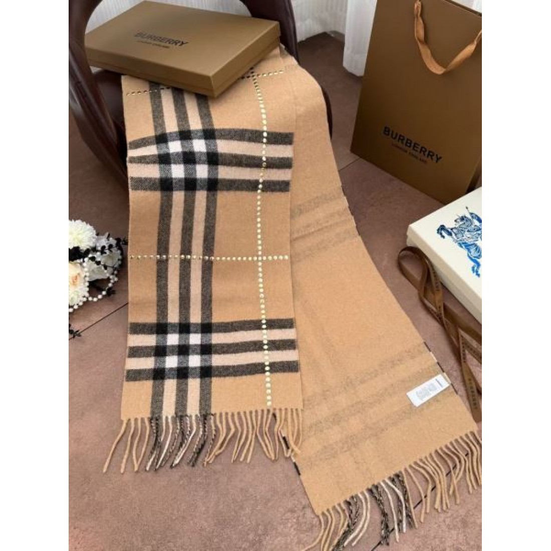 カジュアル 洗練 BURBERRY バーバリー コピー マフラー ライトキャメル×ブラックチェック フリンジディテール ロゴタグ付き 軽やか暖か デイリー使い