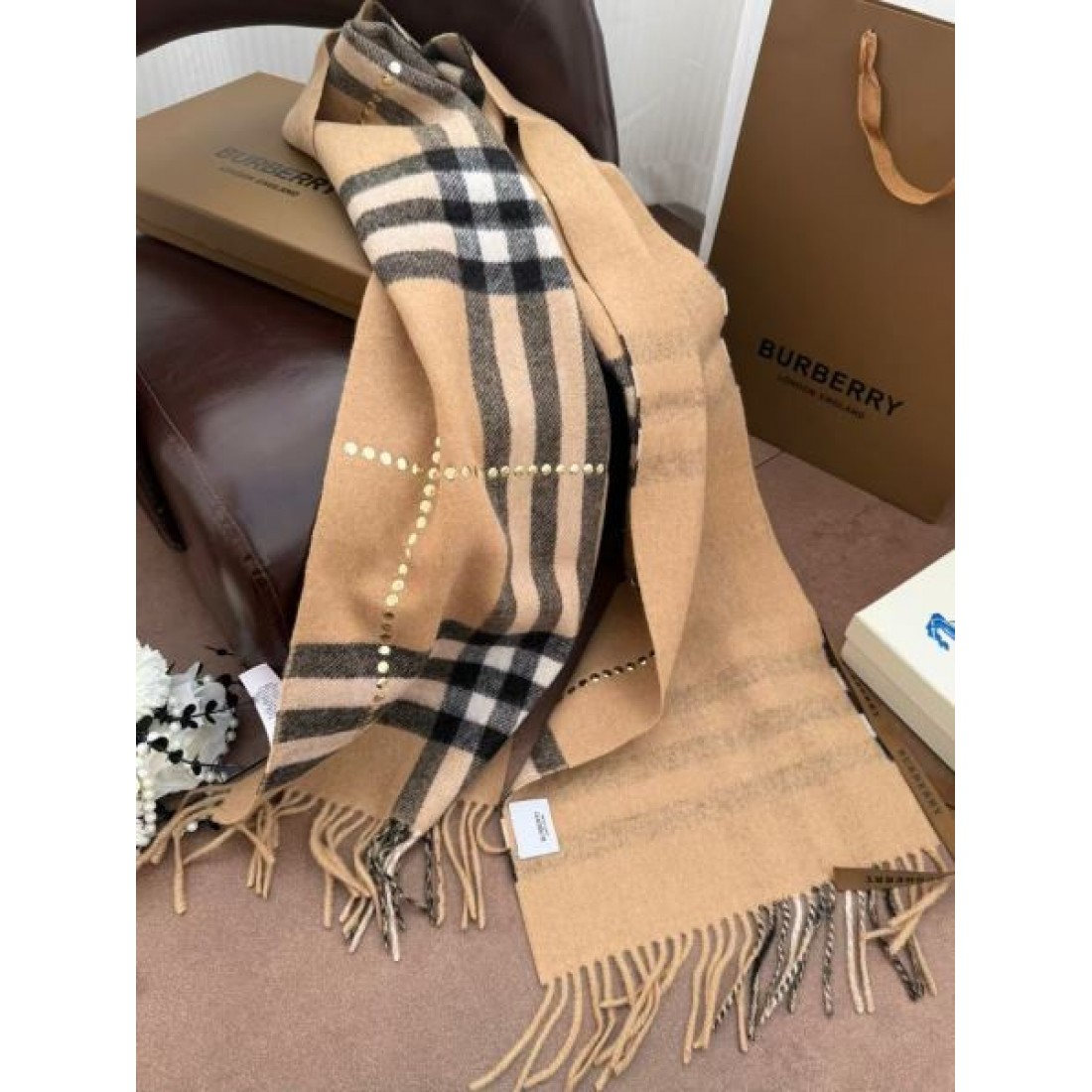 カジュアル 洗練 BURBERRY バーバリー コピー マフラー ライトキャメル×ブラックチェック フリンジディテール ロゴタグ付き 軽やか暖か デイリー使い