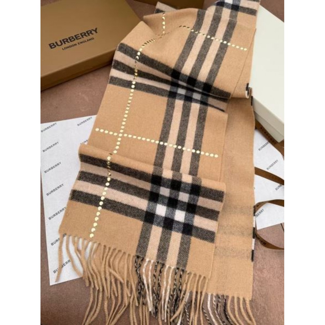 カジュアル 洗練 BURBERRY バーバリー コピー マフラー ライトキャメル×ブラックチェック フリンジディテール ロゴタグ付き 軽やか暖か デイリー使い