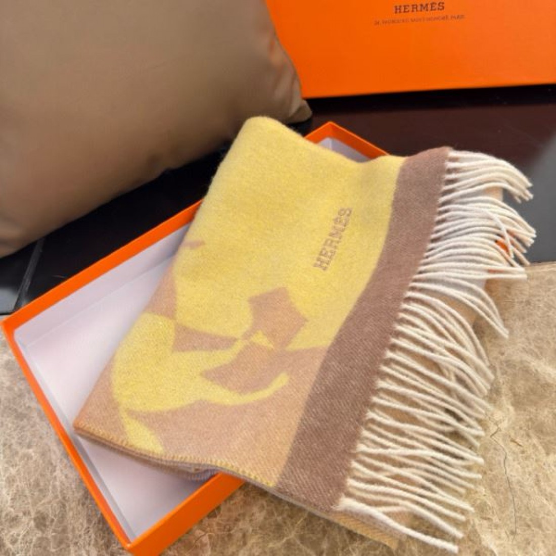 高級感 エレガント 上質 エルメス スーパーコピー スカーフ HERMES