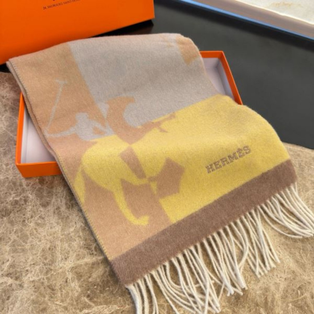 高級感 エレガント 上質 エルメス スーパーコピー スカーフ HERMES