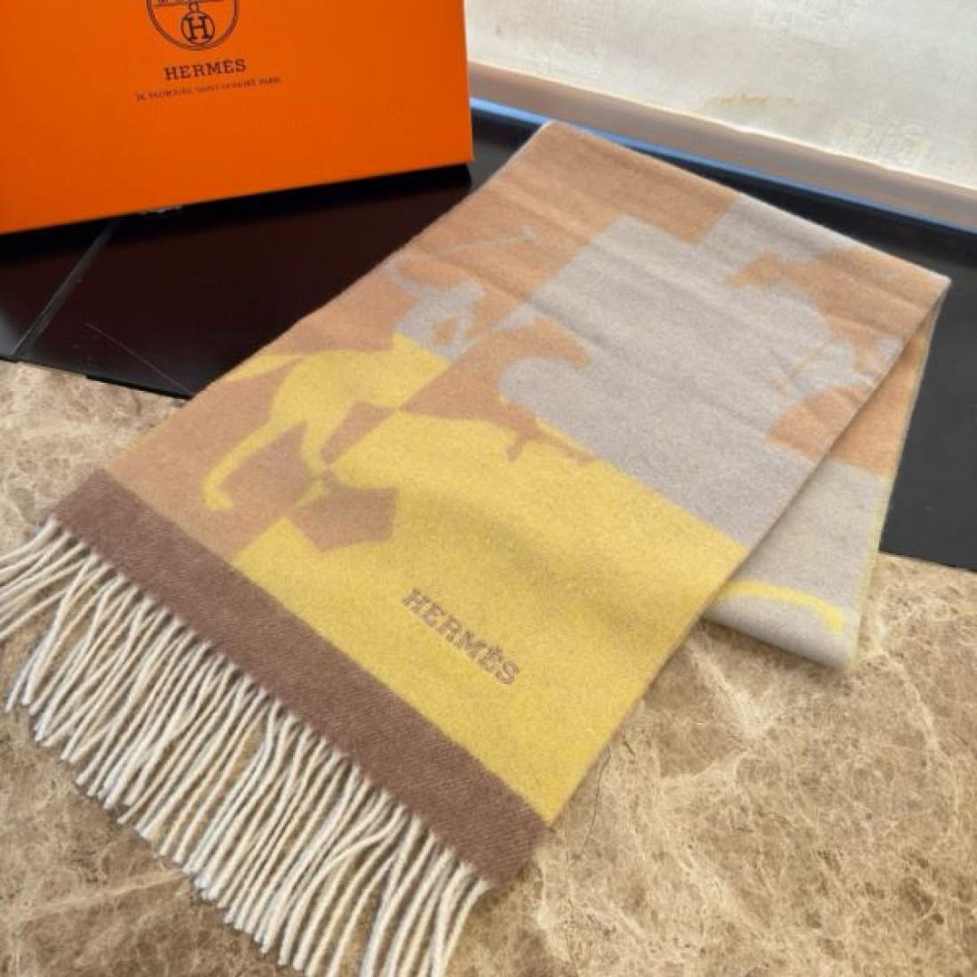 高級感 エレガント 上質 エルメス スーパーコピー スカーフ HERMES