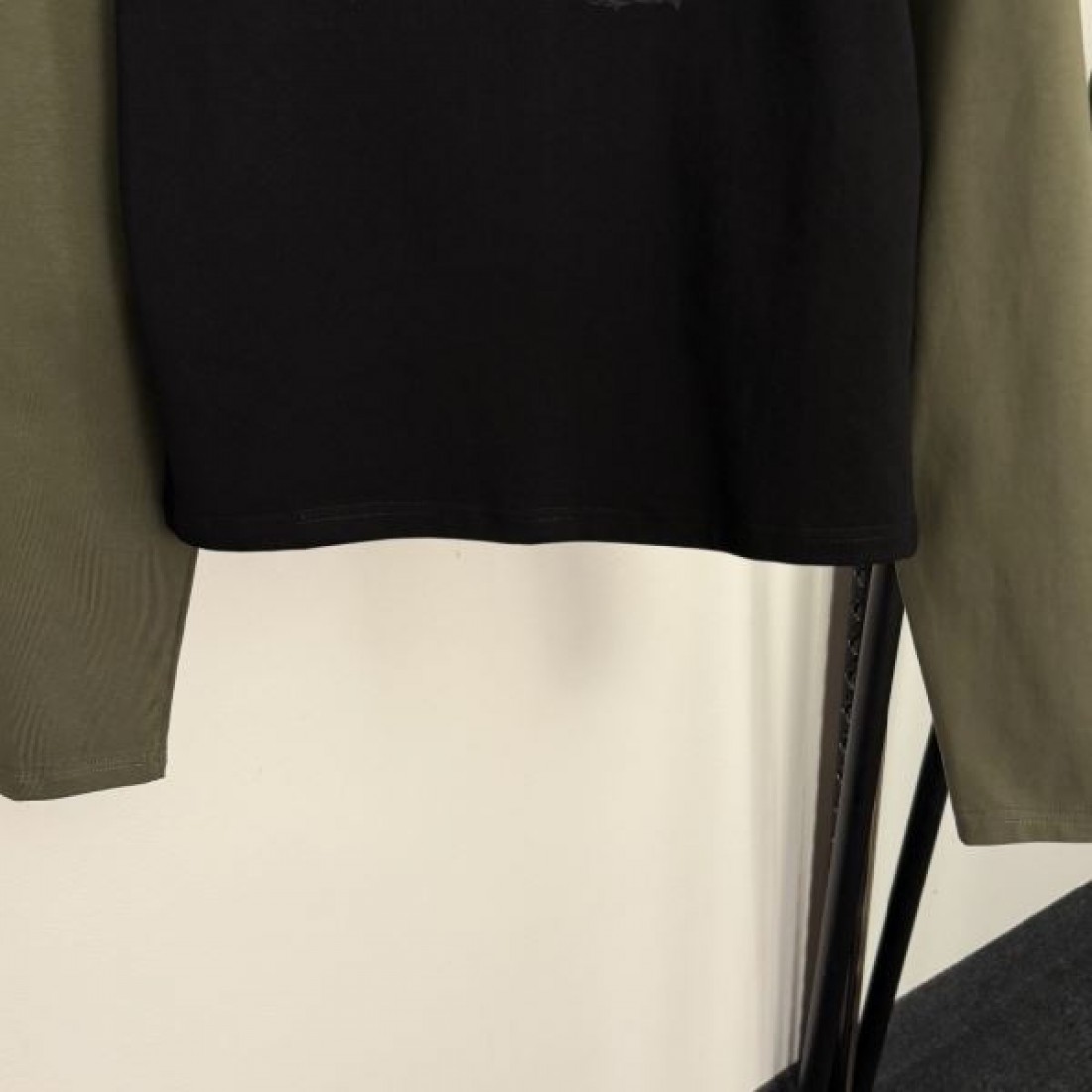 カジュアル 人気 BALENCIAGA バレンシアガ コピー 長袖Tシャツ 着心地良好 デイリー向け