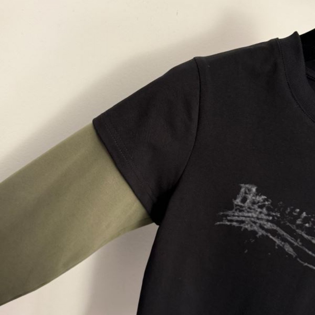 カジュアル 人気 BALENCIAGA バレンシアガ コピー 長袖Tシャツ 着心地良好 デイリー向け