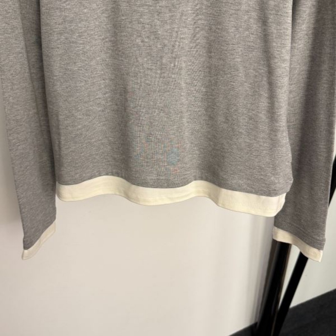 ナチュラル 上品 CELINE セリーヌ コピー 長袖Tシャツ 快適素材 デイリー向け