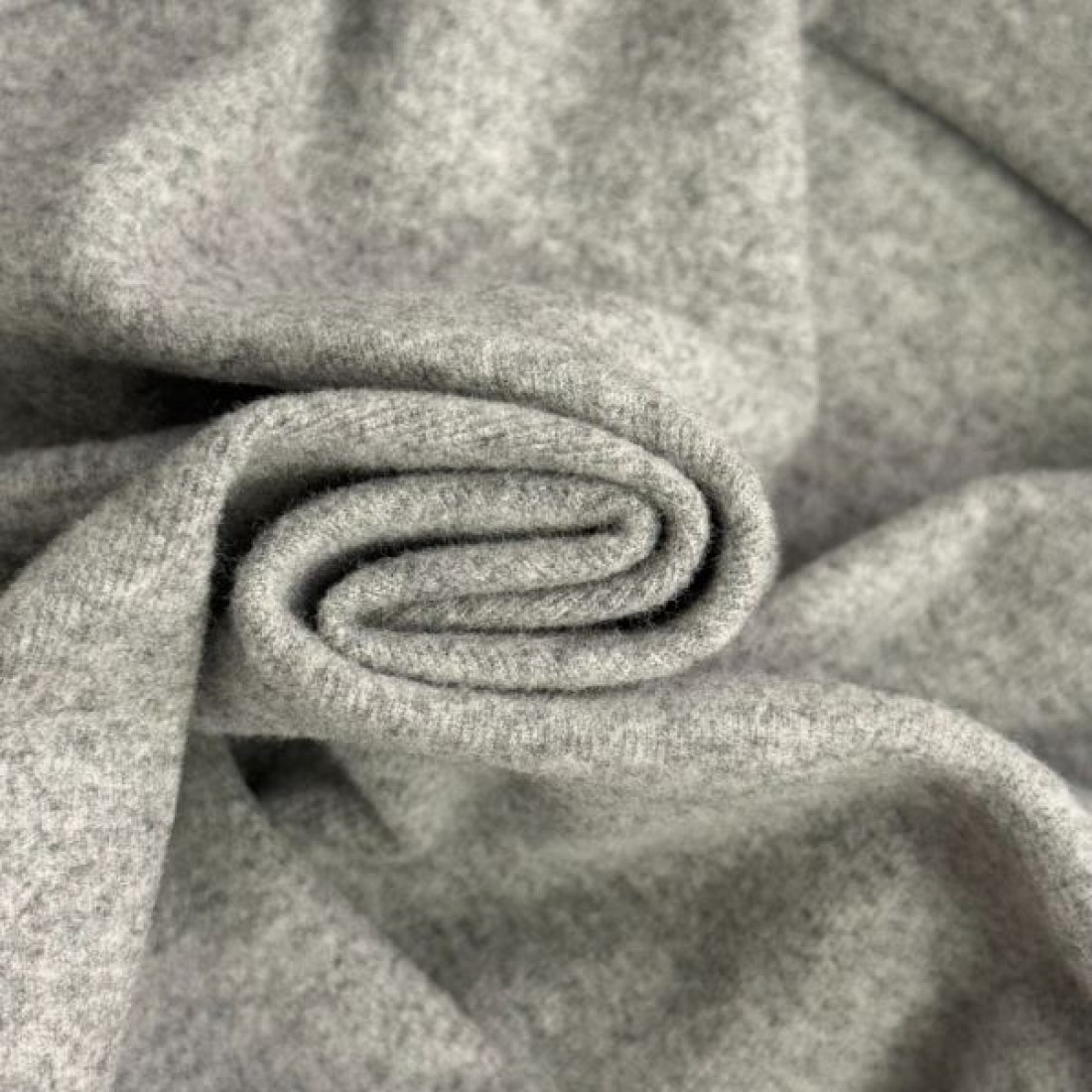 ナチュラル 上品 CELINE セリーヌ コピー 長袖Tシャツ 快適素材 デイリー向け