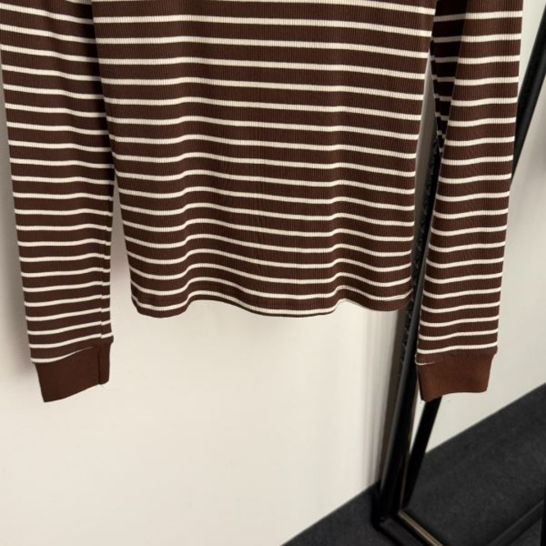  ミニマル 洗練 CELINE セリーヌ コピー 長袖Tシャツ 軽やか素材 着心地抜群