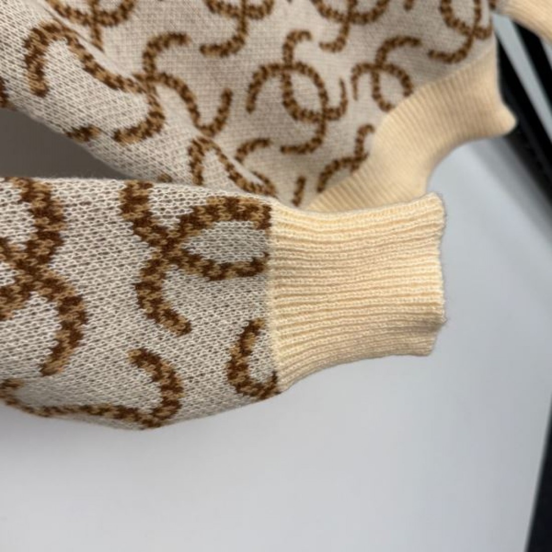 シンプル 高級感 CHANEL シャネル コピー 長袖ニット 軽やか素材 着心地良好