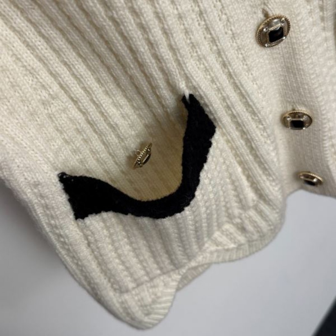 上品 エレガント CHANE シャネル コピー ニットカーディガン 柔らか素材 着心地良好