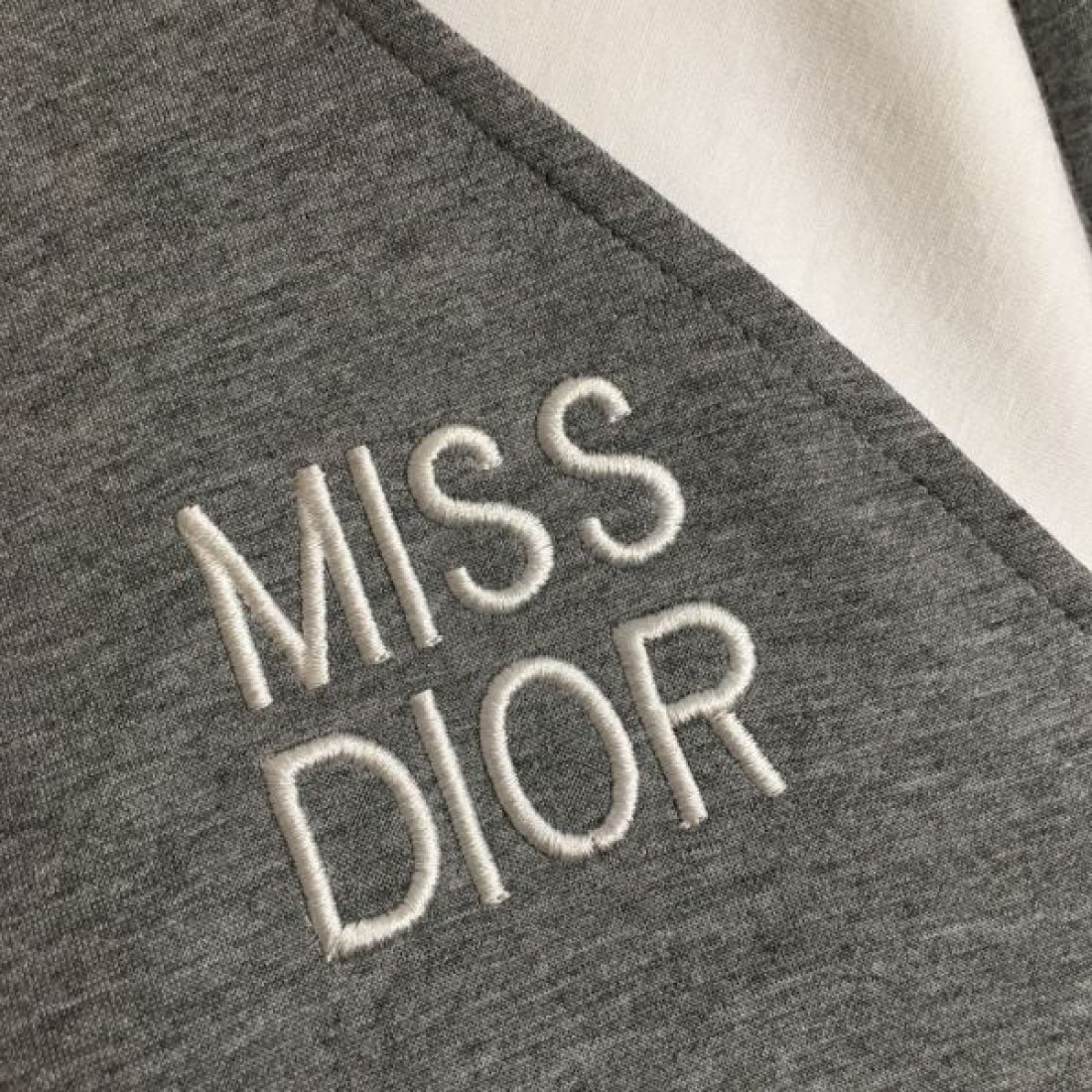  モダン 高見え DIOR ディオール コピー セットアップ 快適素材 トレンド感