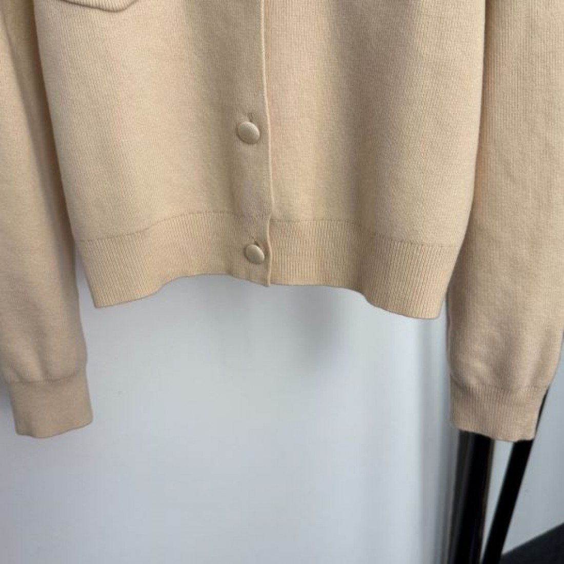 人気 定番 FENDI フェンディ コピー ニットカーディガン 軽やか素材 おしゃれ感