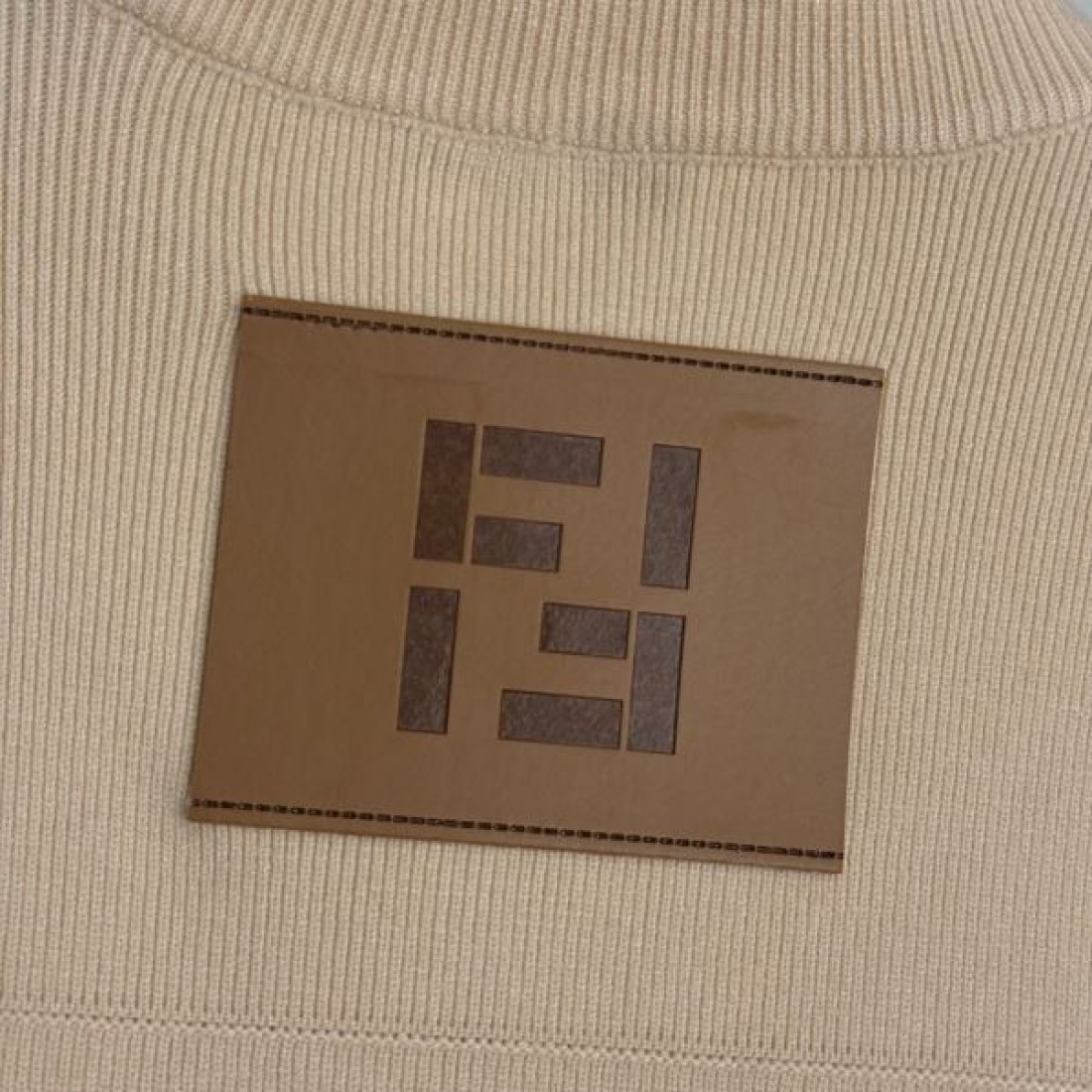 人気 定番 FENDI フェンディ コピー ニットカーディガン 軽やか素材 おしゃれ感