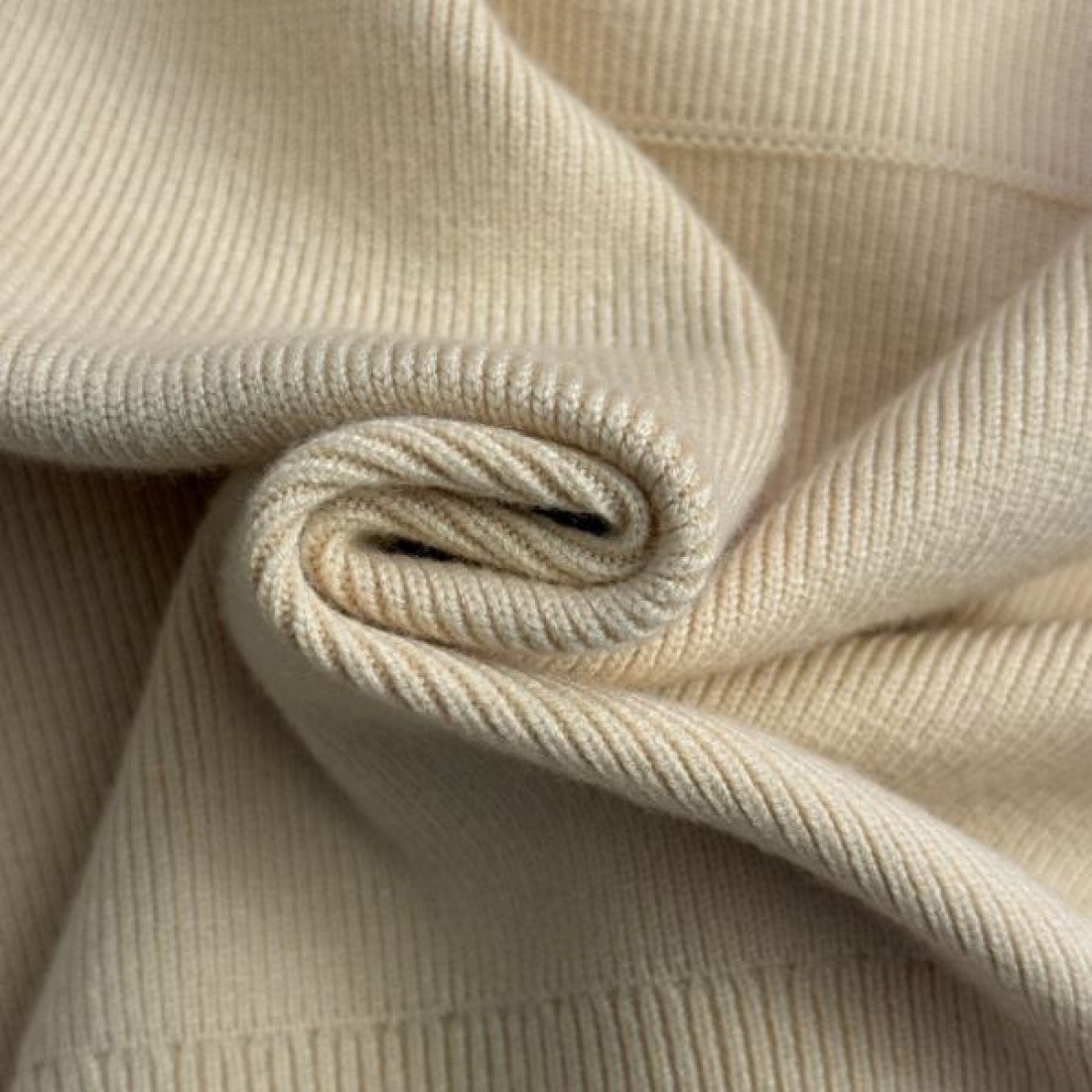 人気 定番 FENDI フェンディ コピー ニットカーディガン 軽やか素材 おしゃれ感