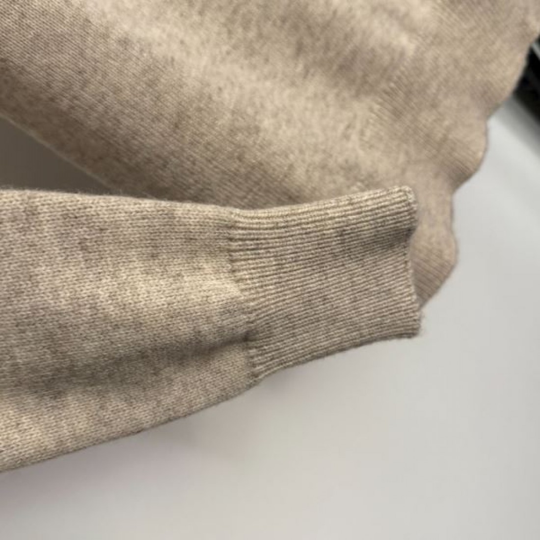  高級感 シンプル GUCCI グッチ コピー 長袖ニット 通気性良好 着心地抜群