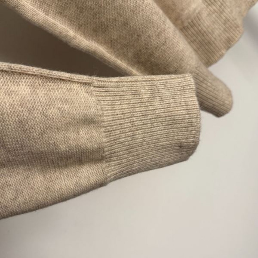 トレンド 洗練 GUCCI グッチ コピー 長袖ニット 軽量素材 おしゃれ定番