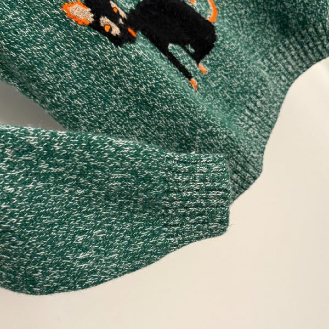 ナチュラル ミニマル 上質 LOEWE ロエベ コピー 長袖ニット 洗練 落ち着き 人気