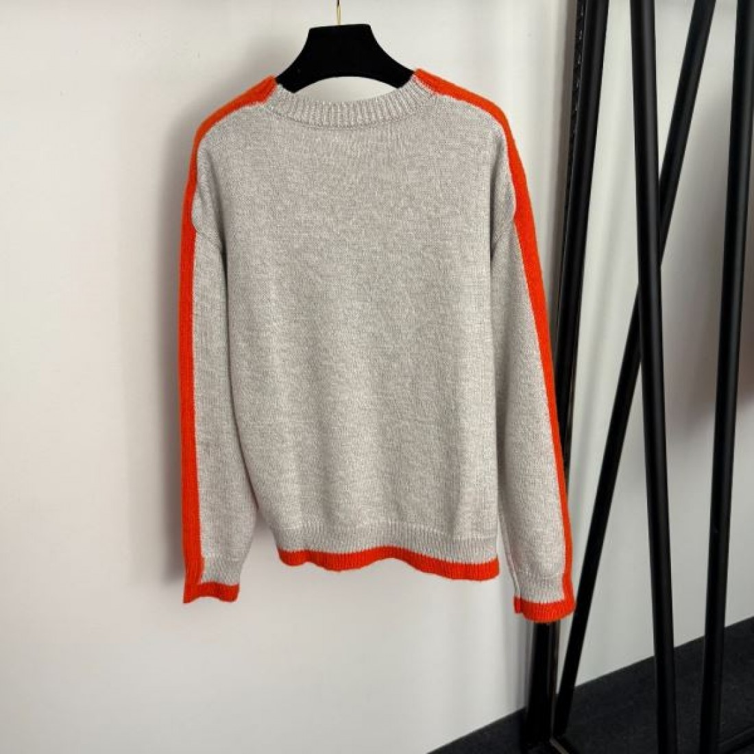  都会的 シンプル 高評価 LOEWE ロエベ コピー 長袖ニット 大人っぽい 定評 上品