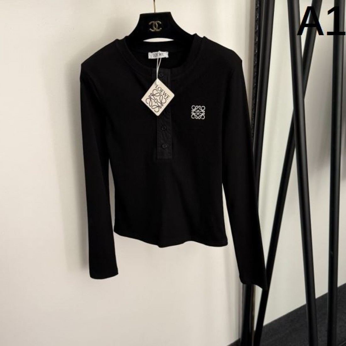 シンプル 上品 きれいめ LOEWE ロエベ コピー 長袖Tシャツ 着回し 万能 人気