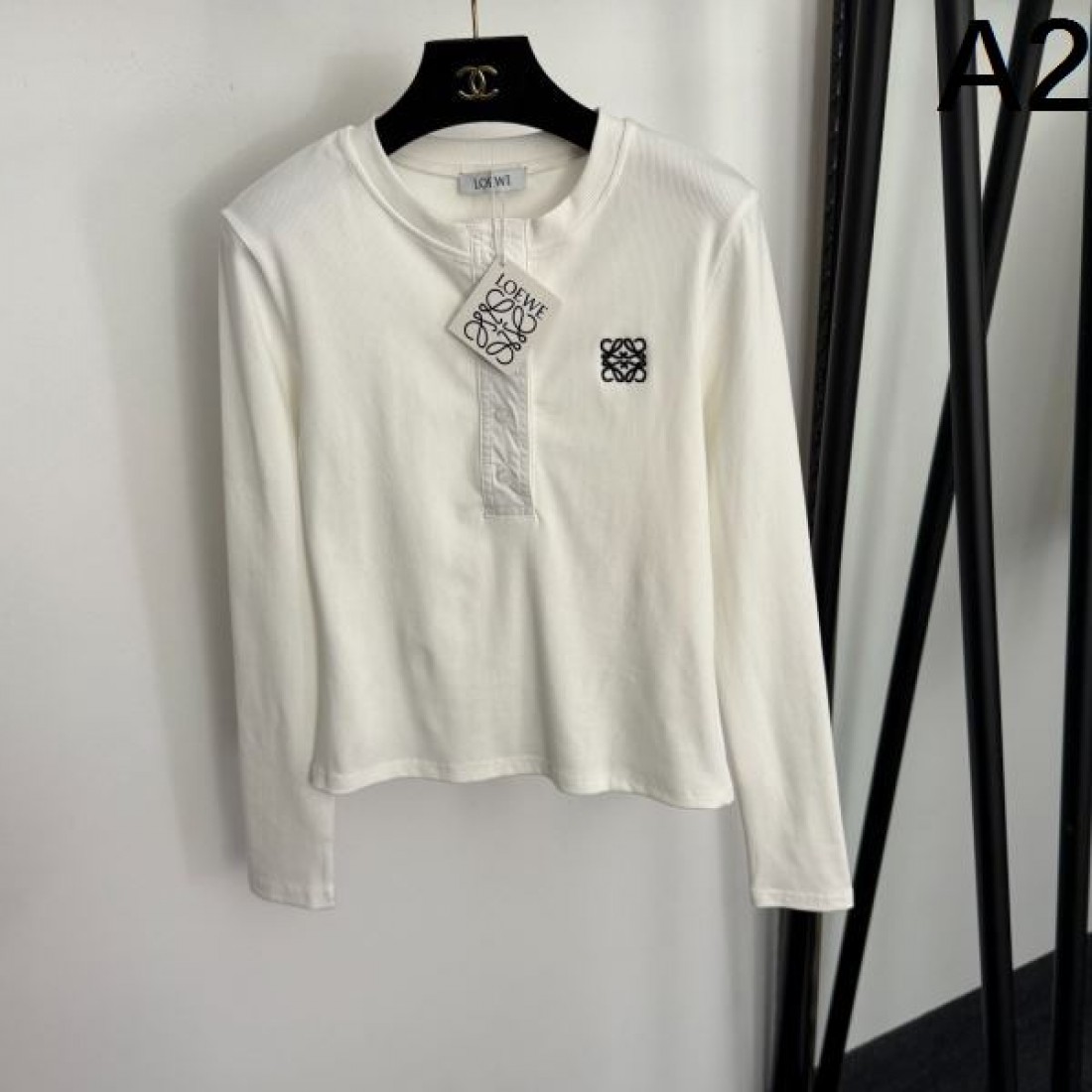 シンプル 上品 きれいめ LOEWE ロエベ コピー 長袖Tシャツ 着回し 万能 人気