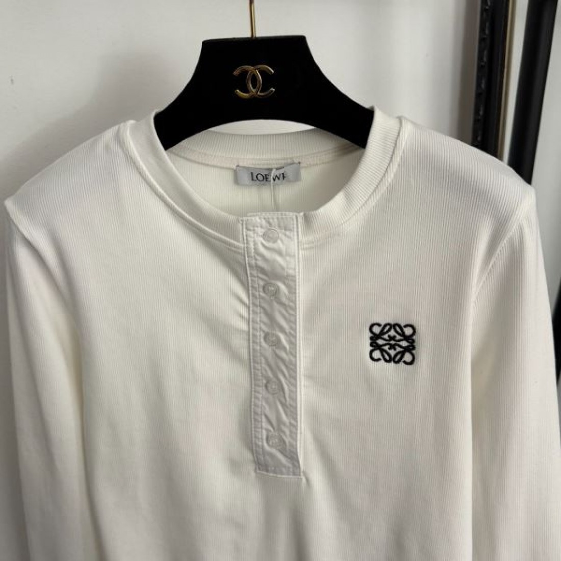 シンプル 上品 きれいめ LOEWE ロエベ コピー 長袖Tシャツ 着回し 万能 人気