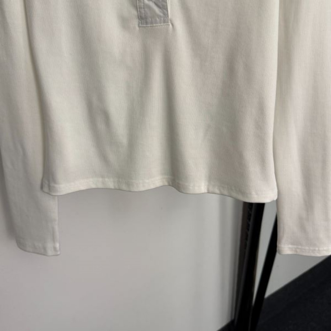 シンプル 上品 きれいめ LOEWE ロエベ コピー 長袖Tシャツ 着回し 万能 人気