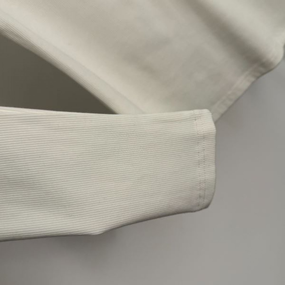 シンプル 上品 きれいめ LOEWE ロエベ コピー 長袖Tシャツ 着回し 万能 人気